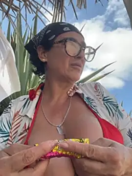 Star_anastasia - Rub clit in beach