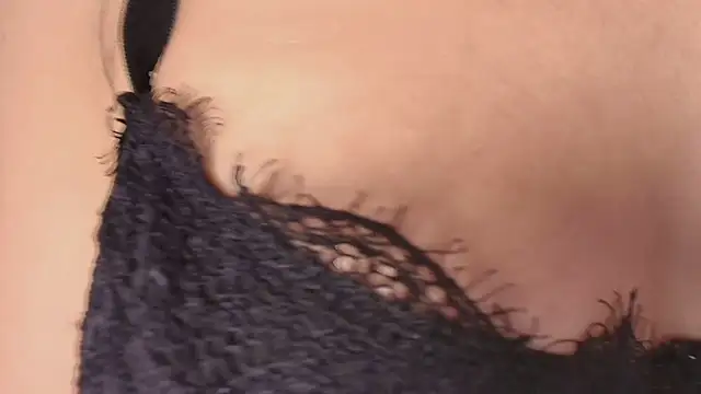 Bratz_x - Show Pussy in closeup