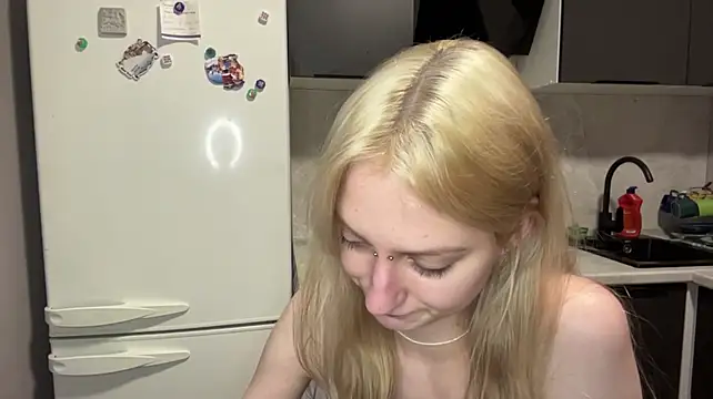 LorraineSpahr - show my cute legs