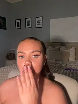 MaddisonWhitex - Boobs Out (3 min)