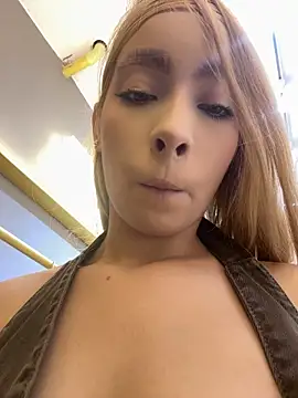 Isabella-gaviria - THREE FINGERS UNDER THE TABLE + CREAM 🥵