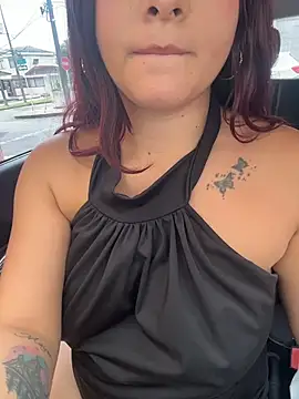 Nahomy_benet - to get naked in the car and masturbate