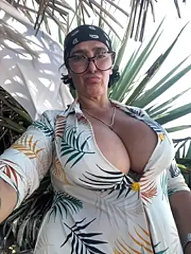 Star_anastasia - Rub clit in beach