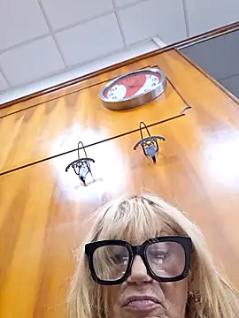 Sissysexy2026 - gurdami il culo...e poi toccati