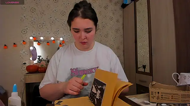 Alice_next_door
