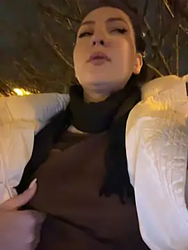 KatyVibes - SHOW TITS IN PUBLIC