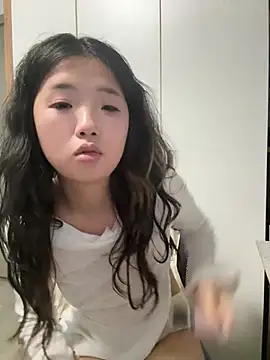 Miaomiao79882 - 站立一字马一分钟（无内裤）