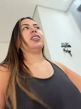 LariiHotWife - Peladinha para a moça da limpeza