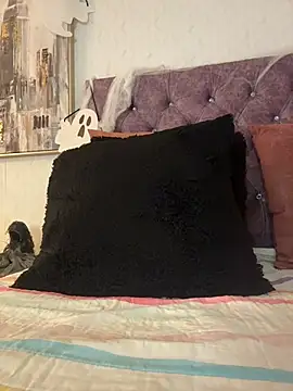 HoneyMollyX - PANTY OFF + SPIT ON MY PUSSY & RUB IT