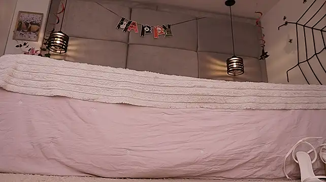 VictoriaShellby - Clit play wet & close
