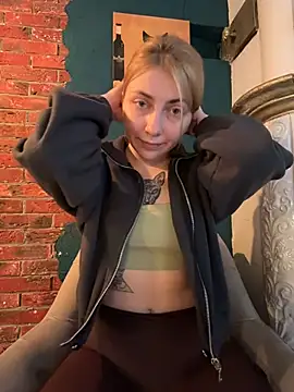 Sunny___Bunny - SPANK clit in public near ppl
