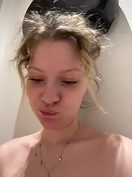 MaryHiggins - Naked playing with pussy