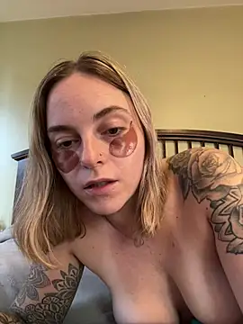 Jaseyrae - just woke up.. shower w/ me 💦