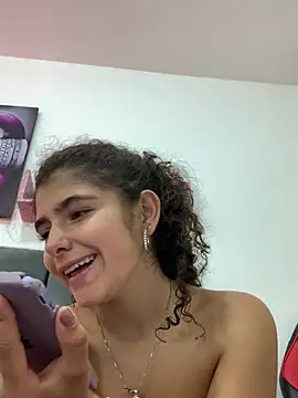 LINDA-0123 - Saliva en mis tetes