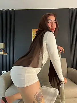 Malika_Noor - Reverse ride toy 😏