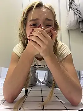 PollyLolly - Take off bra to throw over the stall
