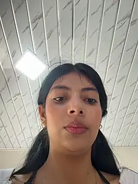 Baby_Niels - Chuparle las tetas a mi amiga -VICKKY
