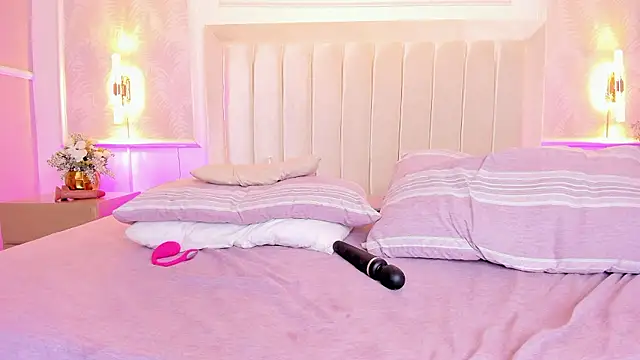 Charlotte_and_ariana - PLAY WITH BOOBS