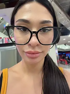 Aria51 - spank naked ass in public🍑