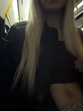 Pink_Kiss - Make my nipples weet in bus💦💦