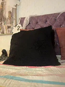 HoneyMollyX - PANTY OFF + SPIT ON MY PUSSY & RUB IT
