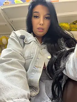Tisha_Busty - FLASH big BOOBS in MEN WC