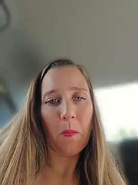 SkyelarSomer - Risky Tits Flash🤫 in store