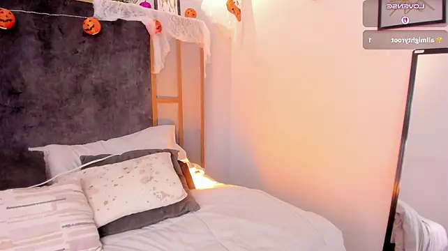 Lola_12_ - Sexy dance + body milk 💦