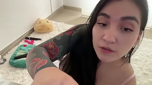 KathiaJenner - Wet Fingers: Rub wet panty. 🍑💦