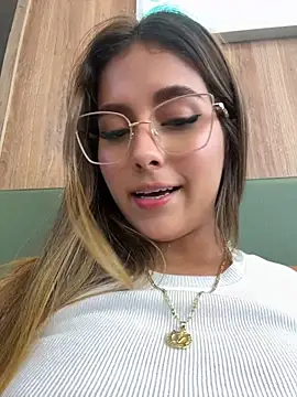 Valeria-escobar - FUCK ME IN THE MENS BATHROOM💦😈