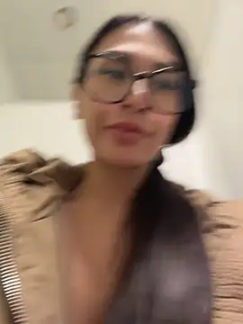Aria51 - spank naked ass in public🍑