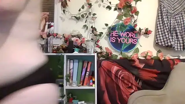 AverageRose - FULLY NUDE SHOWER SHOW 10+ MINS