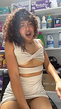 CurlyLia_