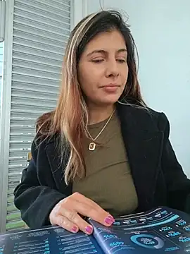 Scarlett_moore - Challenge : don't smile while toy max