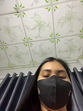 Ly_Coca2 - Help me buy new toys.