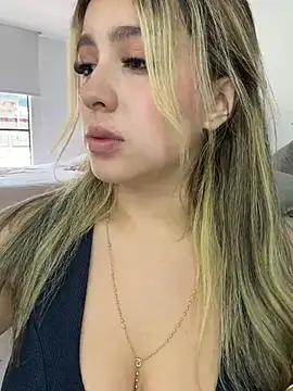 Cloee_Rainbow1 - Spit on my pussy and rub it 💦😈👋🏼🥵