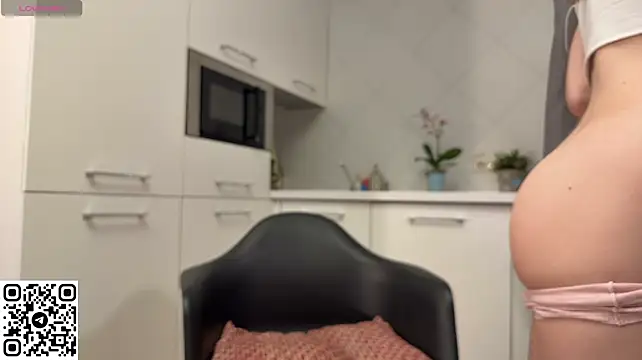 Valenora_xs - spank me