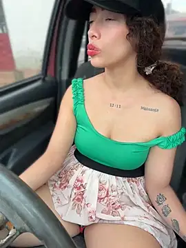 Roxyrougee - Sexy topples out my car 🥵🔥 L.T 🎁