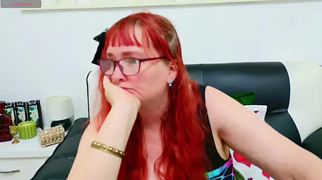 HotteyesM - undress play and vib