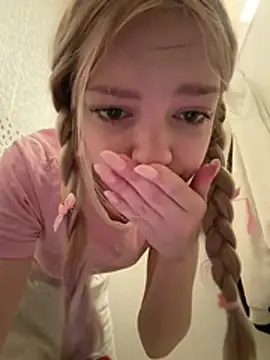 Elsawhere - spy boobs in bra under top on tram 🍒
