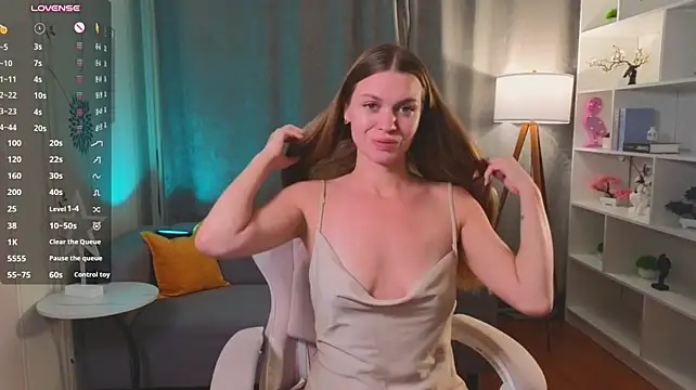 Lovella_Lips - topless + oil
