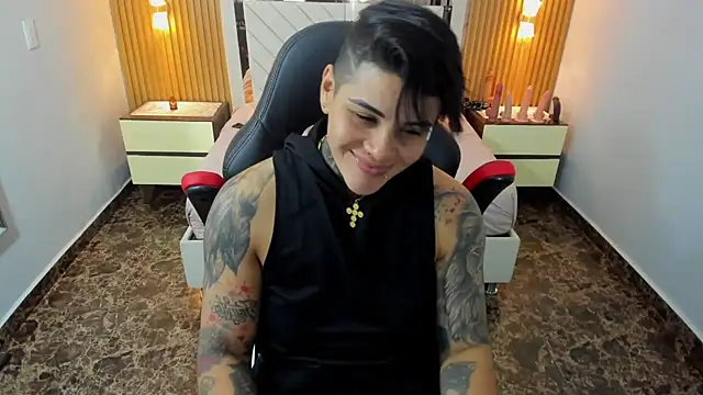 KAROLLJONES1 - full nacked and pose the muscles