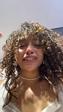 CurlyLia_ - NAKED AND FINGERING HIDDEN IN THE MARKET