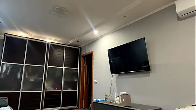 ChrissyPercival - Slow 360‑degree view of the outfit