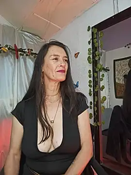 LeanaMaturee - masturbate with my tits