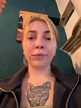 Sunny___Bunny - Flash pussy in public