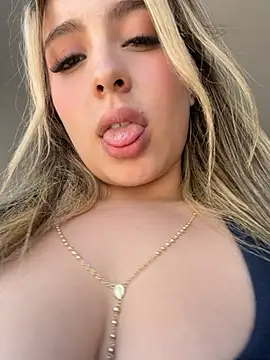 Cloee_Rainbow1 - Spit on my pussy and rub it 💦😈👋🏼🥵