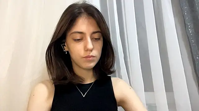 JessicaRomjue - Lift up dress and tease with hips 😘