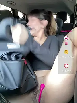 MommyGambit - Finger my wet pussy
