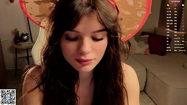 ElviFirefly - show ass + massage